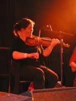 Synnøve S. Bjørset, live, 2002 (Foto: Jan Lothe Eriksen, NFD)