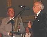 Knut Nystedt får Årets Korpris 2002 (Foto: Norges korforbund)