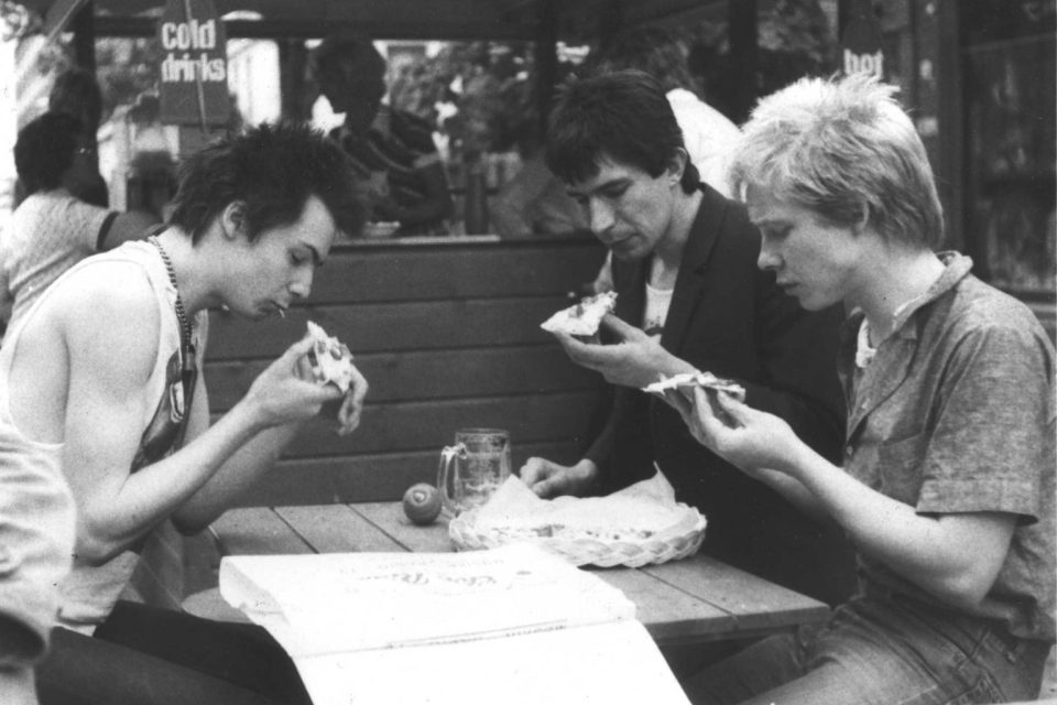 Sex Pistols spiser pizza i Nordre gate