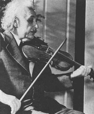 Albert Einstein spiller fiolin