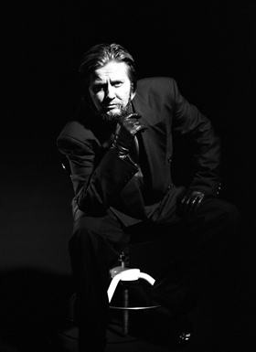 Kate Pendry som Johnny Johnson,