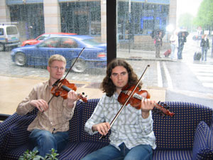 Gjermund og Einar Olav Larsen, fele (foto: HHH)