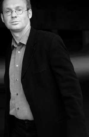 Rolf Wallin (stående, s/h)