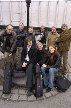 MiNensemblet og Arvid Engegård (Foto: Jan Erik Teigen)