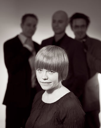 Randi Tytingvåg med band (Foto: CF Wesenberg)