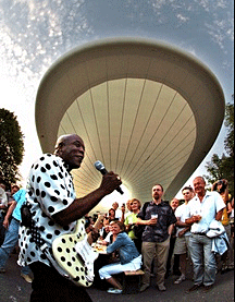 Tubaloon scenen på Kongsberg Jazzfestival i 2006. Foto: Tarand Krogvold)