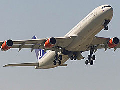 Unge musikere tar initiativ til å spørre hvor nødvendige flyreiser er.