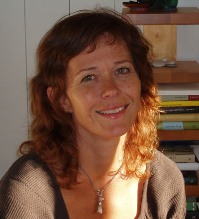Ellen Aslaksen bak (Foto: Norsk kulturråd)