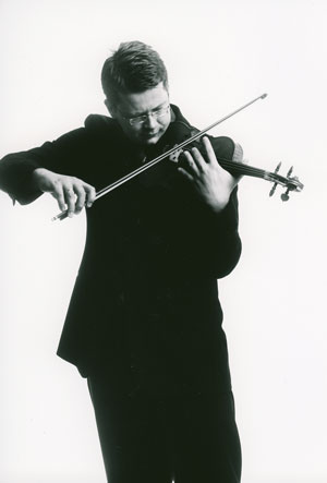 Peter Herresthal fiolin bak (Foto: Morten Krogvold)