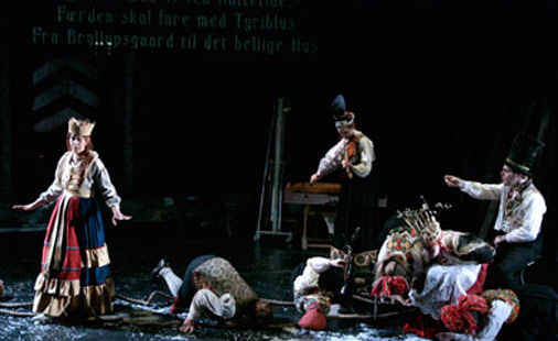 Fra Grusomhetens teaters versjon av &laquo;Fjeldfuglen&raquo;