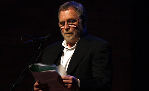 Komponist Olav Anton Thommessen som konferansier under Lindemanprisutdelingen i 2009.