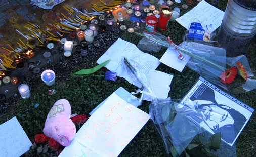 Fra sorgen i Makedonia da Grand Prix deltakeren Toše Proeski døde. Det har nå oppstått en nærmest relgiøs kult rundt artisten, mener religionsviter Dag Endsjø.