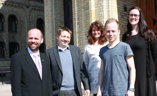 Representanter fra korfeltet foran Stortinget