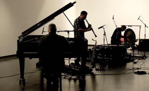 F.v. John Tilbury, Ken Vandermark og Eddie Provost