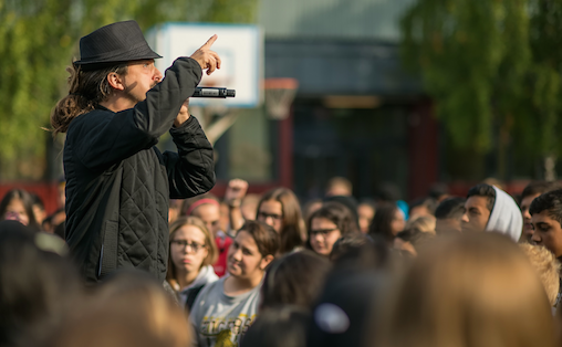 Don Martin på skolekonsert med Rikskonsertene