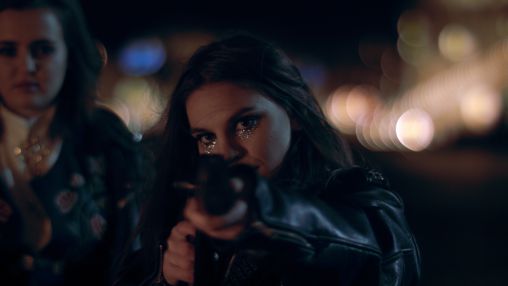 Fra videoen til &laquo;Låt alla gamla drømmer dø&raquo;