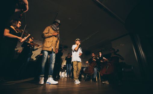 Ensemble Allegria med rapperne Anas Rifai og Patrik Mamou Korh Foto: Jacquesholst.com