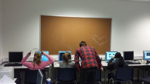 André Stortuen instruerer 6. klassingar på Rustad skole