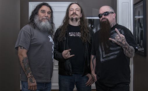 Espen samme med Tom Araya og Kerry King fra Slayer, tatt i Stockholm i anledning coversak til augustnummeret i fjor. Foto: Kenneth Sporsheim