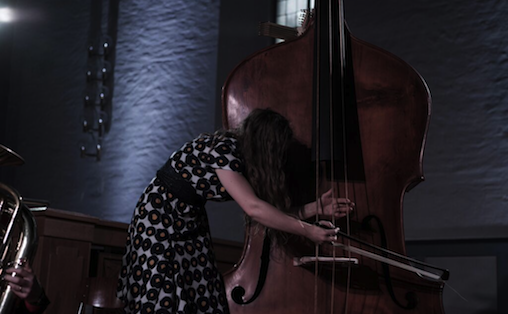 Guro Skumsnes Moe spiller octobass