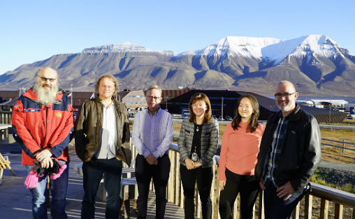 Prosjektstyret for den planlagte Arctic Chamber Music Festival. I styret sitter Ronny Brunvoll, reiselivssjef Visit Svalbard, Leif Magne Helgesen, sokneprest, Roger Zahl Ødegård, kultursjef i Longyearbyen lokalstyre, Kjerstin Askholt, sysselmann, Kim Holmén, internasjonal direktør i Polarinstituttet, Tor Lægreid, direktør i NOSO og Catharina Bilsbak, programsjef NOSO.