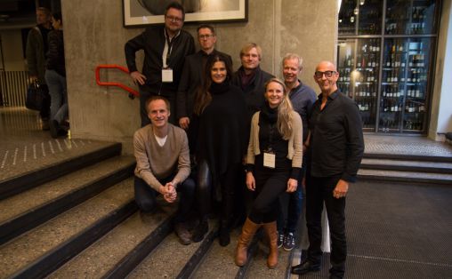 En samlet bransje står bak forslaget. Bak f.v.: Larry Bringsjord (FONO), Hans Ole Rian (MFO), Jørgen Karlstrøm (Norsk komponistforening), Kai Robøle (Musikkforleggerne). Foran f.v.: Knut Aafløy (NA), Ingrid Kindem (NOPA), Elin Aamodt (GramArt) og Sæmund Fiskvik (NORA). Foto: Lasse W. Fosshaug.