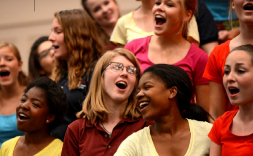 Utsnitt av forsiden på &laquo;Fleirstemt – Strategi for korutvikling i Noreg&raquo;