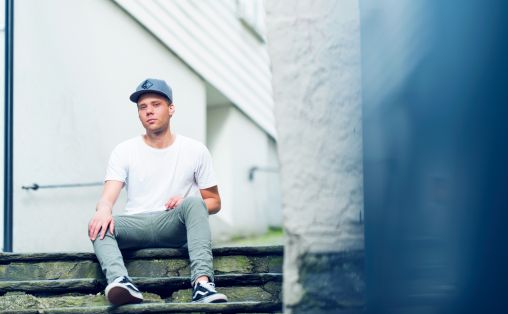 Første felles prosjekt mellom UFA og Stageway blir nykommeren Leon Frick