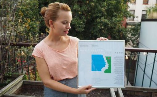 Marit Larsen mottok prisen i sitt hjem i New York. Foto: