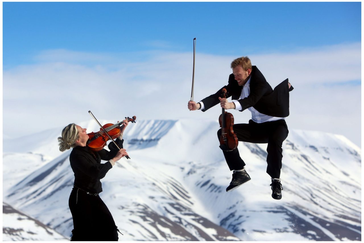 To ac NOSO Kammerorkesters musikere Foto: Yngve Olsen Sæbbe