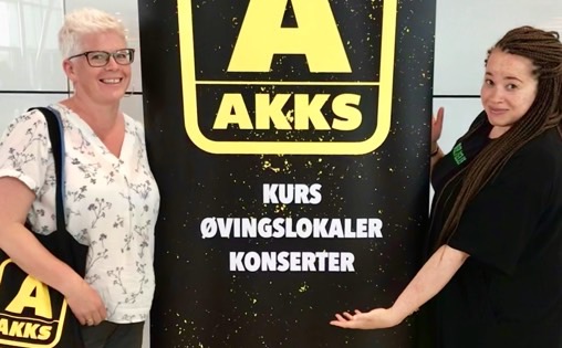 Avtroppende styreleder Rhiannon Edwards og påtroppende styreleder Monica Ifejilika