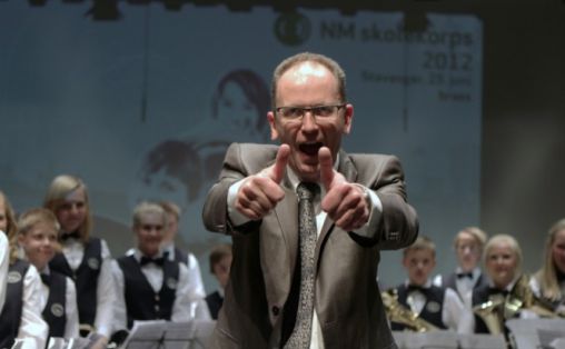 Morten Øvrebekk foran Tasta skolekorps