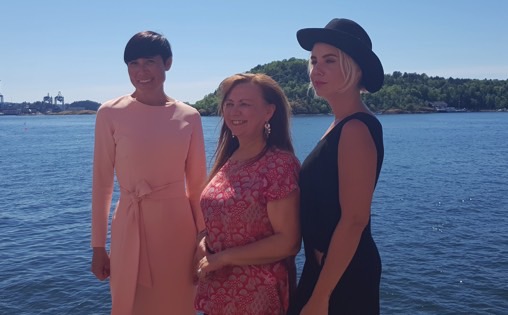 Utenriksministeren, vinner av Spellemanns ærespris Maria Boine, som overrakte trofeet, og Årets internasjonale suksess Ina Wroldsen