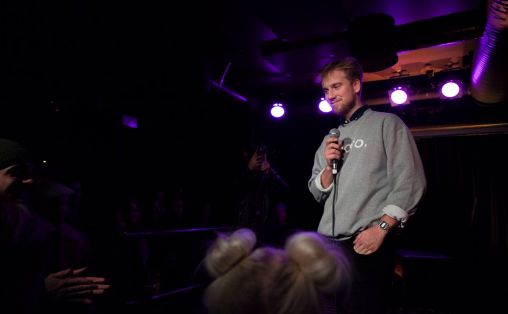 Jørgen Berntson Aase under Rubato.no sin 1rs feiring på Verkstedet. Foto Fabian Fjeldvik