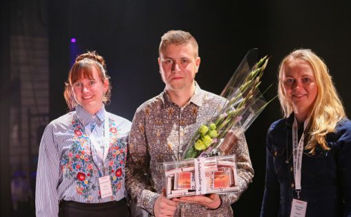 Frå venstre Suzanne Nyhuus (Gramo), Ole Nilssen og Anne Tone Raknes (Gramo) Foto: Thomas Westling / FolkOrg