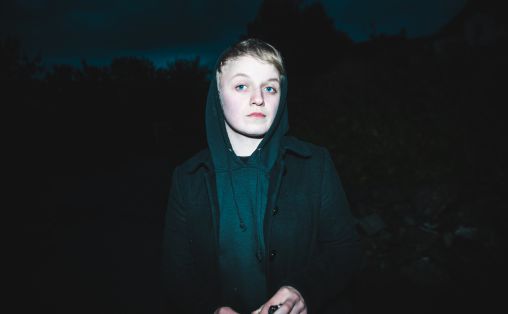 Ingeborg Oktober er aktuell med albumet Skjømmingsboka