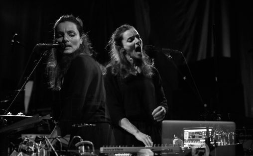 Maja Ratkje under Rune Grammofon jubileumskonsert på Victoria Foto: Julia Marie Naglestad