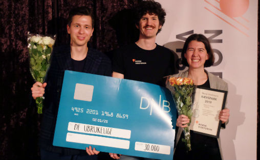 De Ubrukelige mottar Rævspark prisen 2019 på Josefine Visescene i Oslo onsdag kveld