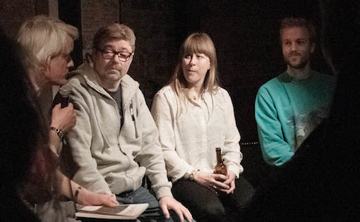 Audun Vinger (t.v.) leder Kai Gustavsen, Gry Bråtømyr og Haakon Aamlid i samtale om sponsormidler og våpeneksport