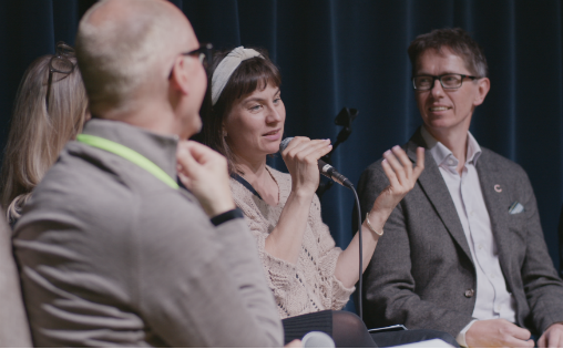 Debatt om konsekvensane for konsertarrangørar etter nedlegginga av Rikskonsertane under Arena Klassisk. Byråd i Oslo, Rina Mariann Hansen i midten, flankert av Hans Ole Rian fra Creo (til høgre), Ingrid Handeland frå Norsk publikumsutvikling og moderator Anderz Døving frå Klassisk