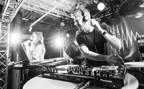 Reggie got Beats, med Kari Eskild på vokal (t.v.)