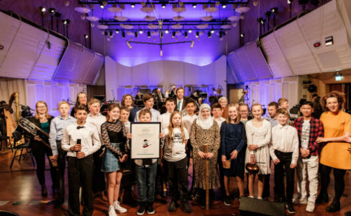 7. klasse på Opedal skule i Lofthus gikk til topps i den nasjonale komposisjonskonkurransen Veslefrikk