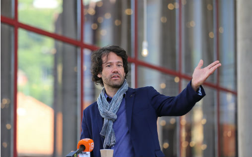 Eivind Gullberg Jensen under pressekonferanse i Grieghallen 11. juni