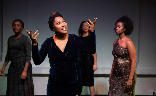 Maya Angelou var nær venn av både James Baldwin og Malcolm X, snakket 6 språk, vant utallige priser, og var mentor for mange kunstnere, blant dem Oprah Winfrey