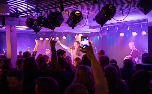 Vanlig da – forbudt nå: Rappere på scenen på konsertstedet Ludo i Harstad