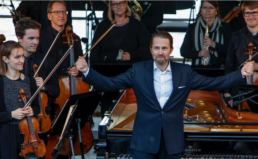 Illustrasjonsbilde: Utsnitt av bilde fra en konsert under Valdres sommersymfoni med Leif Ove Andsnes
