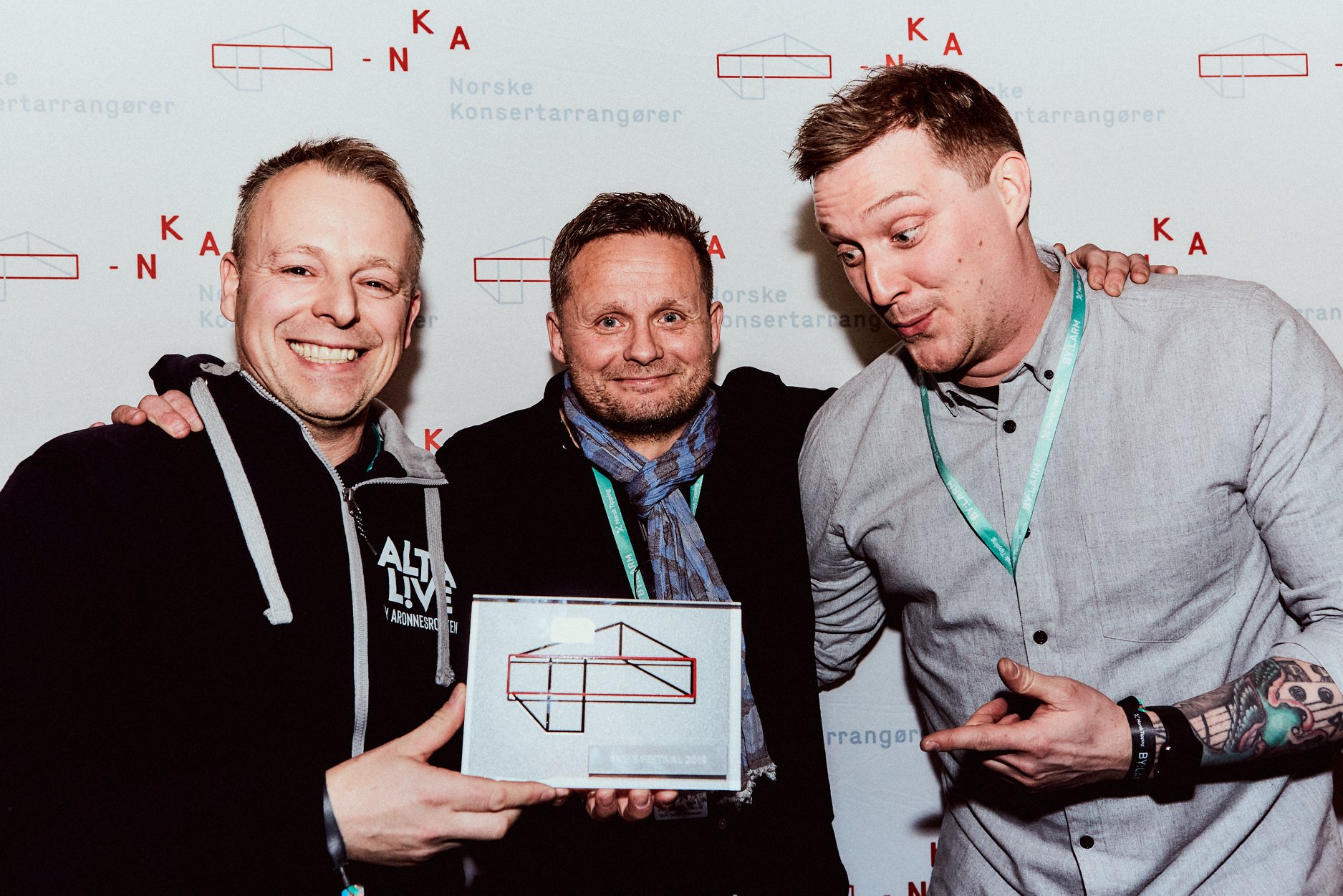 Alta Live ble kåret til Årets festival 2019. Fra venstre: Rune Suhr Berg, Jørn Sjøgren og festivalsjef Torgeir Ekeland