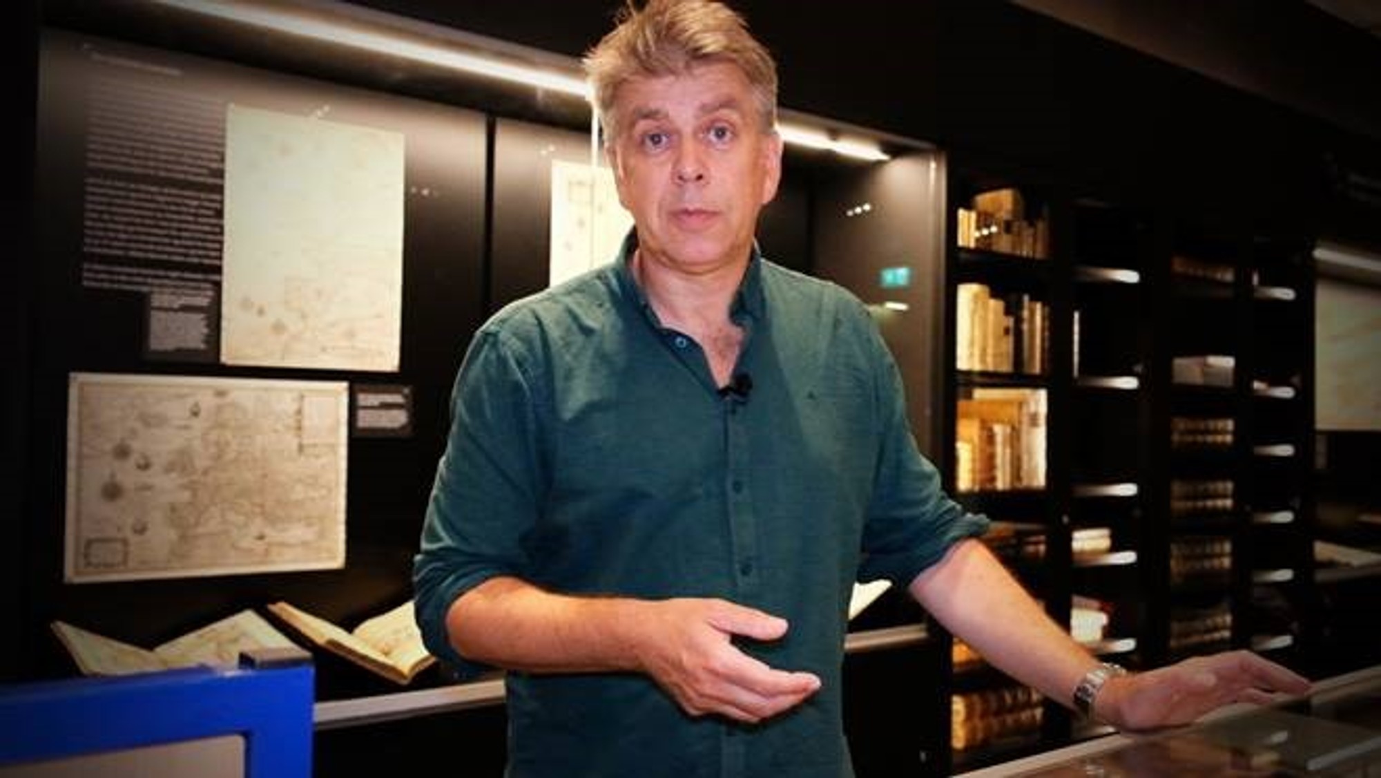 Erling Sandmo i kartsenteret på Nasjonalbiblioteket