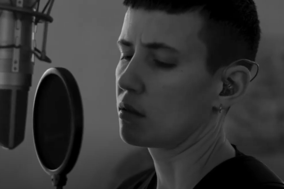 Josefin Winther i musikkvideoen til låta Josefin