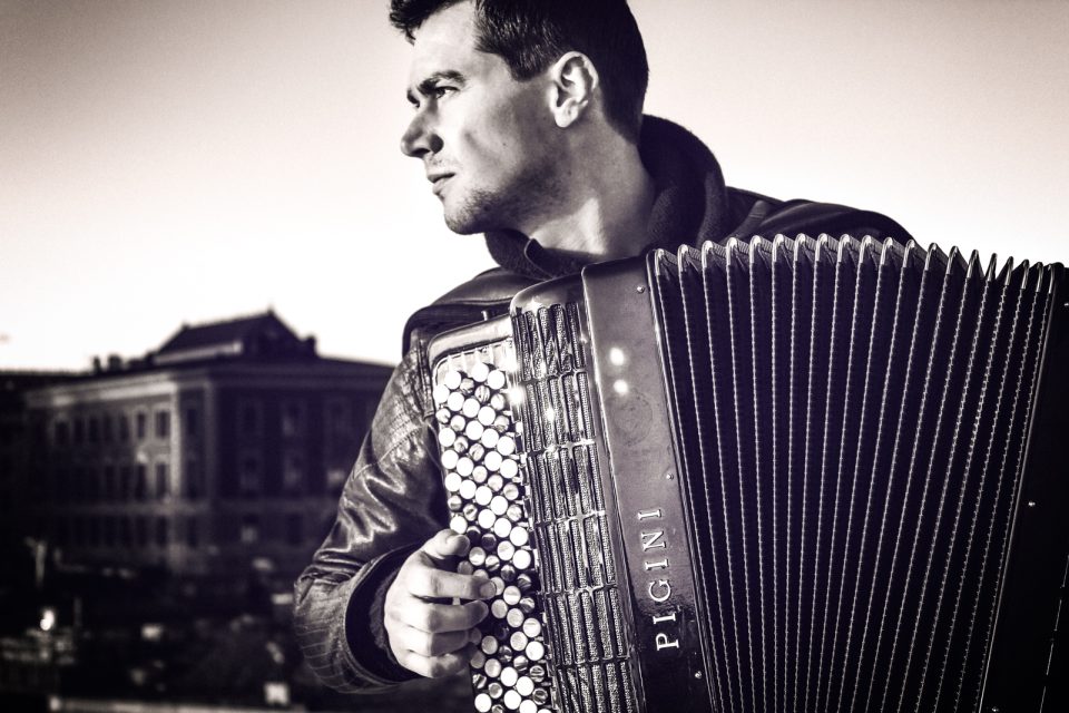 Almir Meskovic er en av musikerne som ble tildelt krisestipend fra GramArts fond